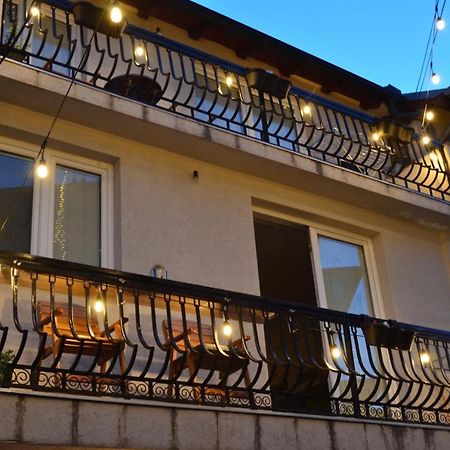 Moonlight Hostel Pristina Esterno foto