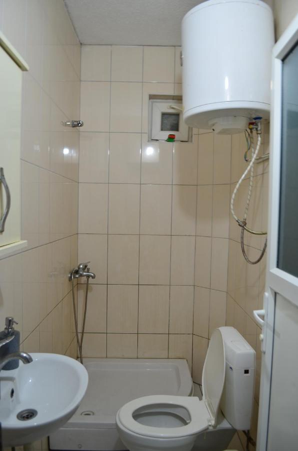 Moonlight Hostel Pristina Esterno foto