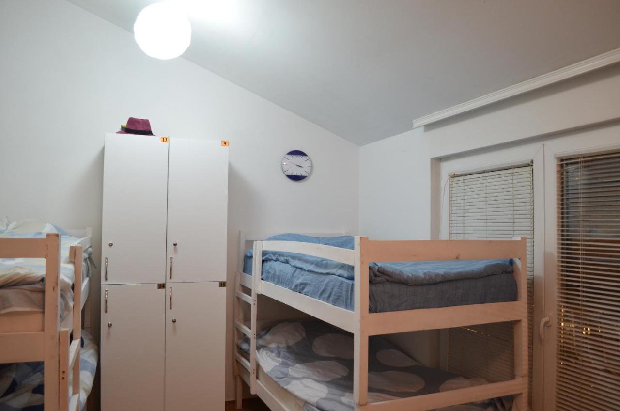 Moonlight Hostel Pristina Esterno foto