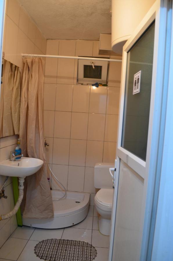 Moonlight Hostel Pristina Esterno foto