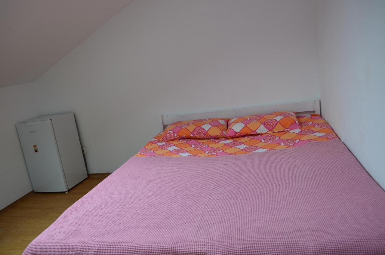 Moonlight Hostel Pristina Esterno foto