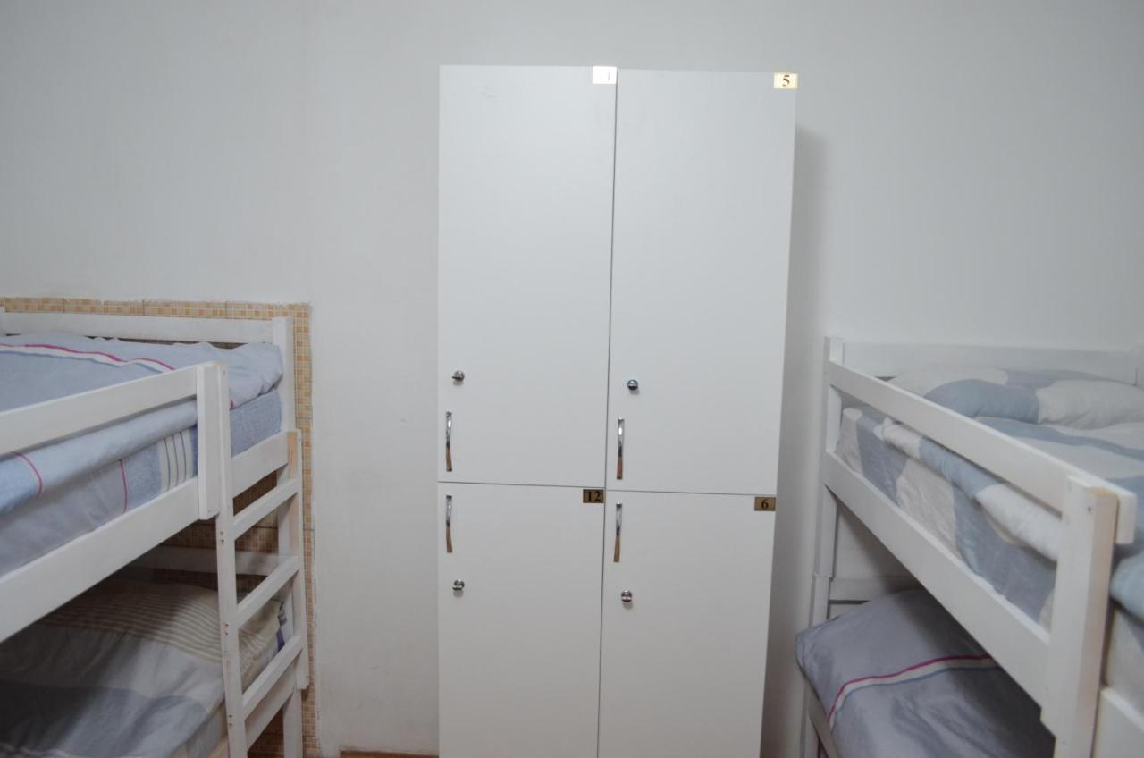 Moonlight Hostel Pristina Esterno foto