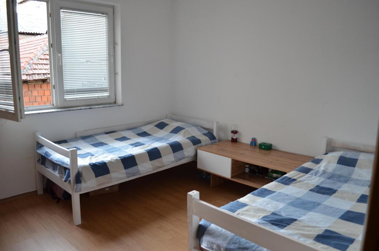 Moonlight Hostel Pristina Esterno foto