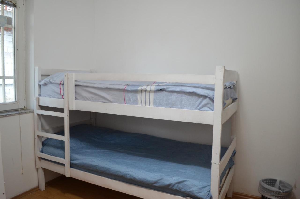 Moonlight Hostel Pristina Esterno foto