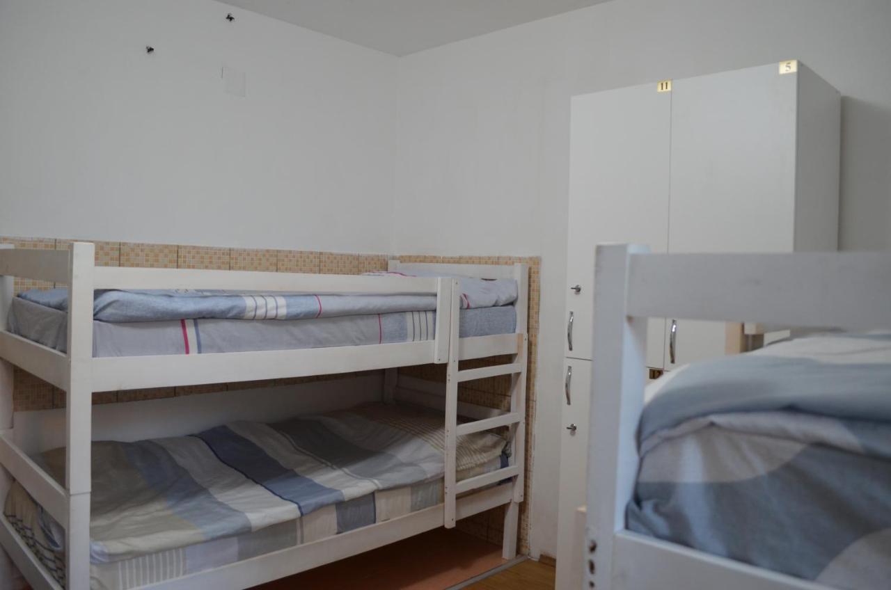 Moonlight Hostel Pristina Esterno foto