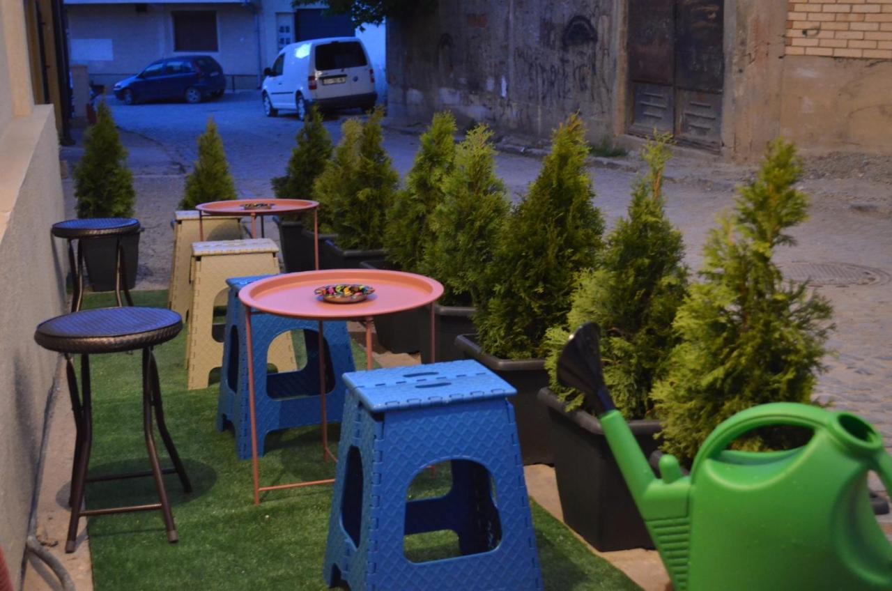 Moonlight Hostel Pristina Esterno foto