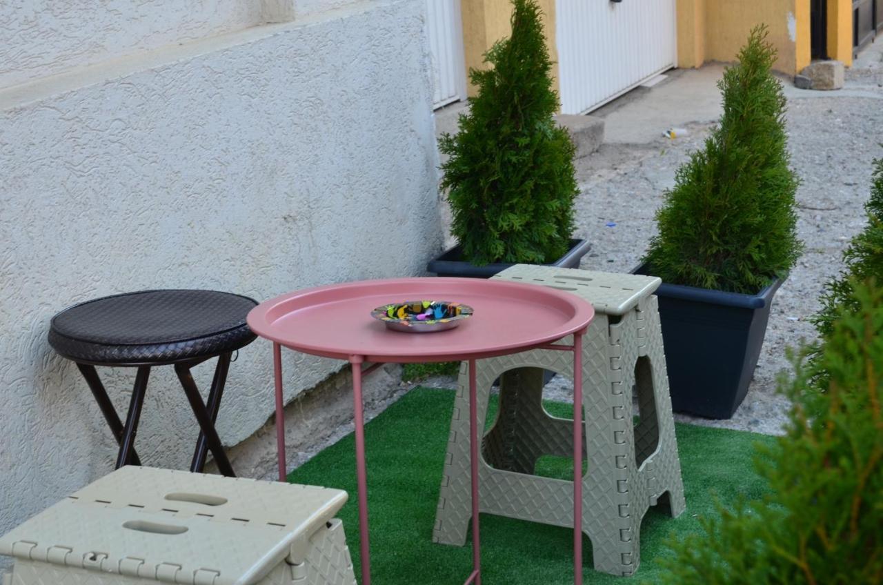 Moonlight Hostel Pristina Esterno foto