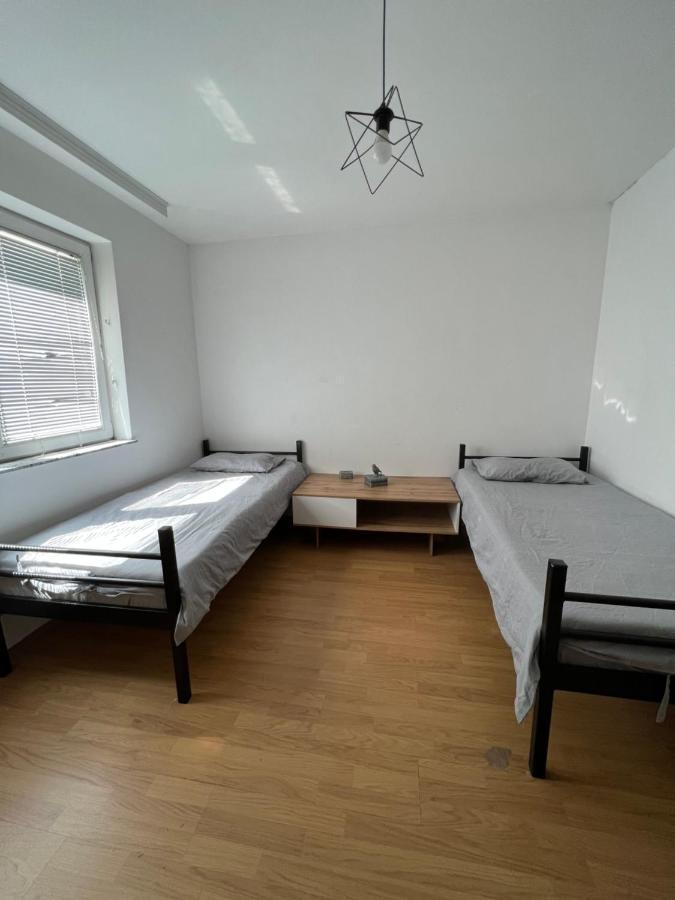 Moonlight Hostel Pristina Esterno foto